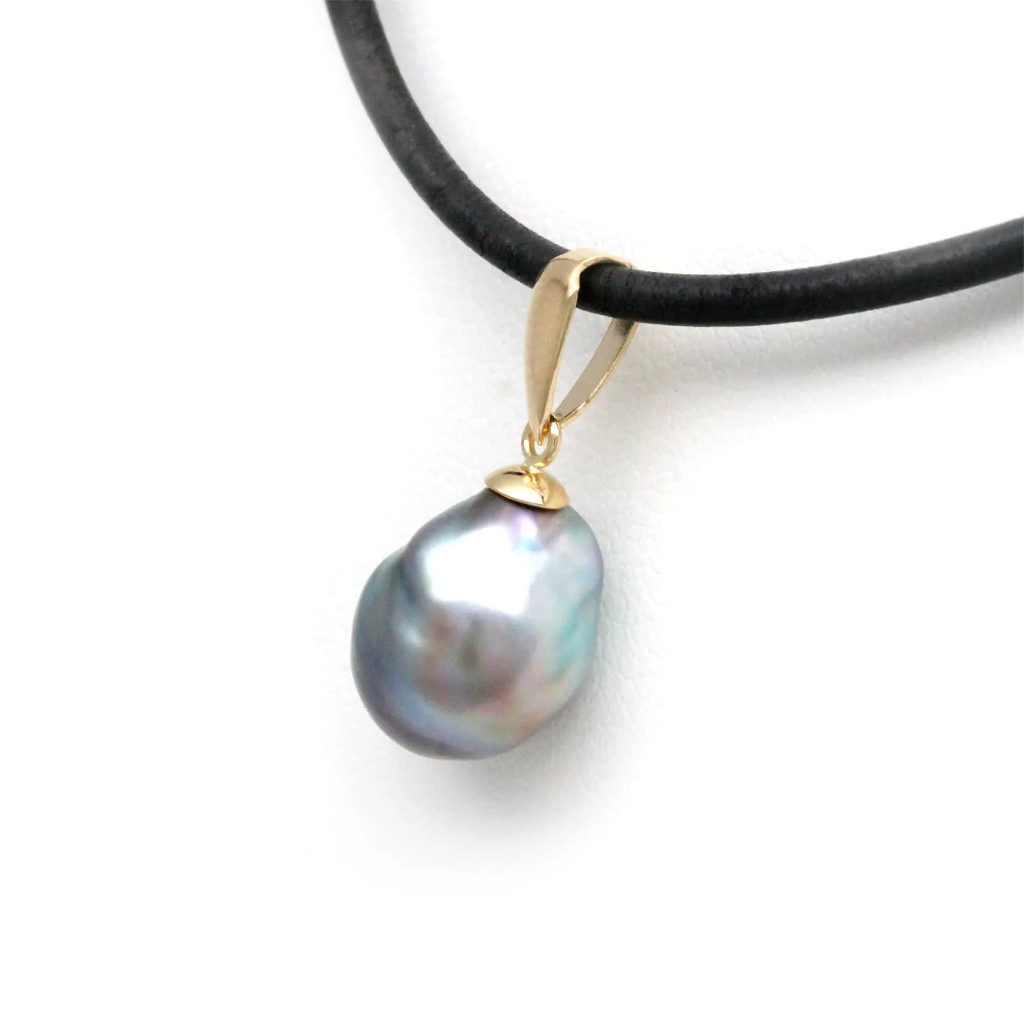 Classic 18K Yellow Gold Pendant with Cortez Pearl