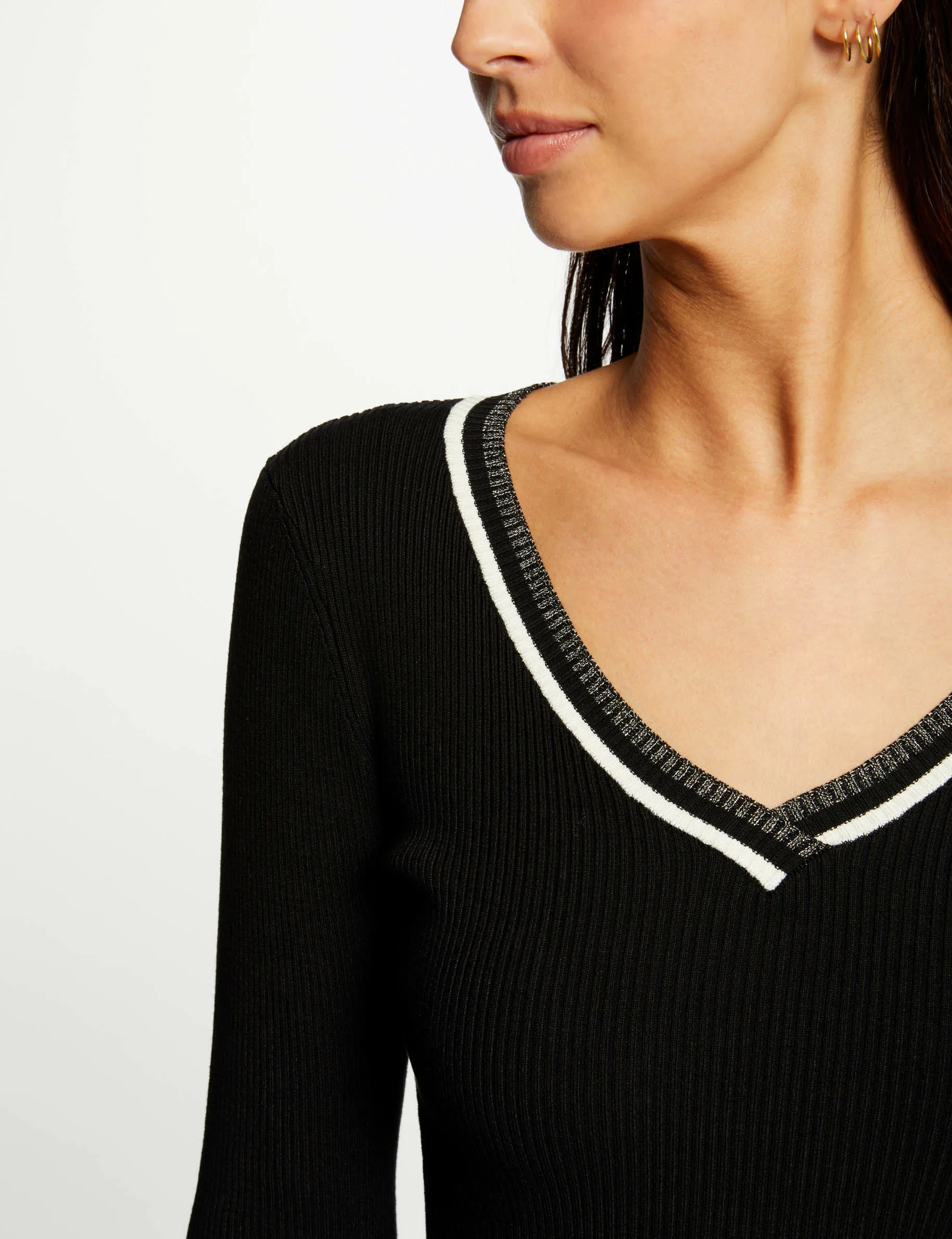 Long-sleeved jumper with V-neck black women