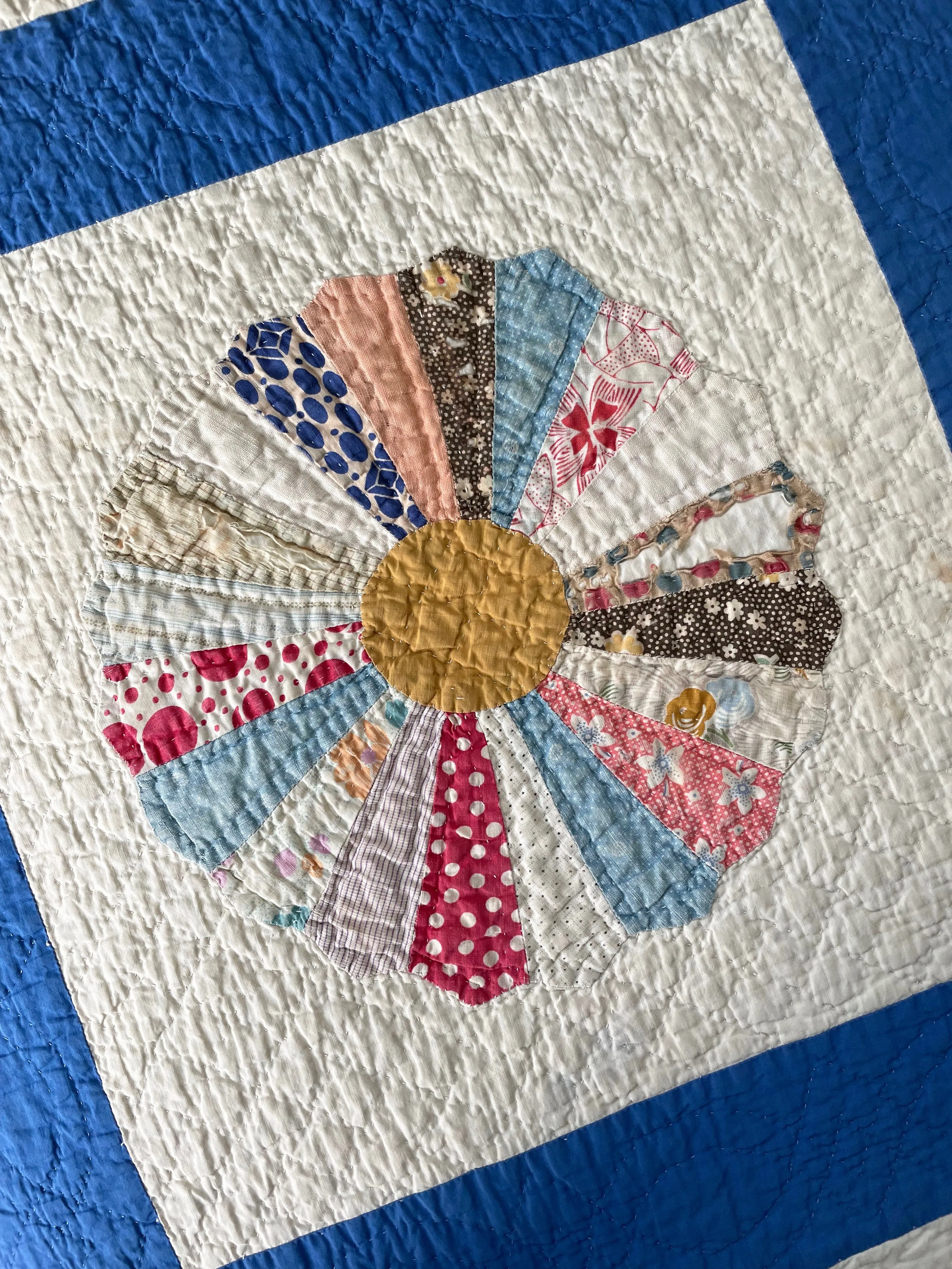 Vintage Dresden Plate Quilt