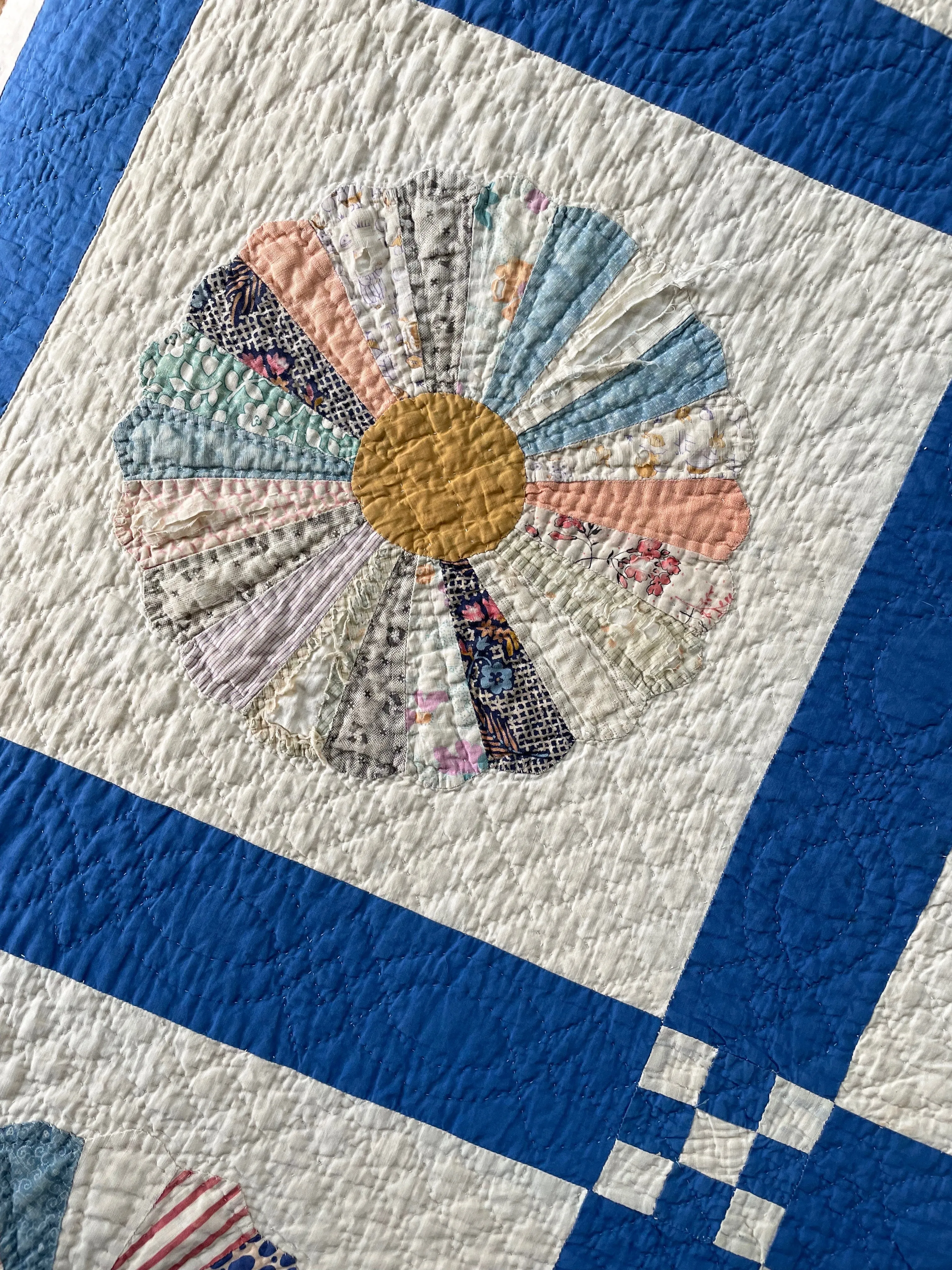 Vintage Dresden Plate Quilt