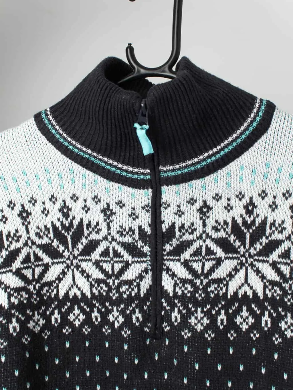 Vintage knitted winter jumper by Mezzo Sports, navy and white – Medium